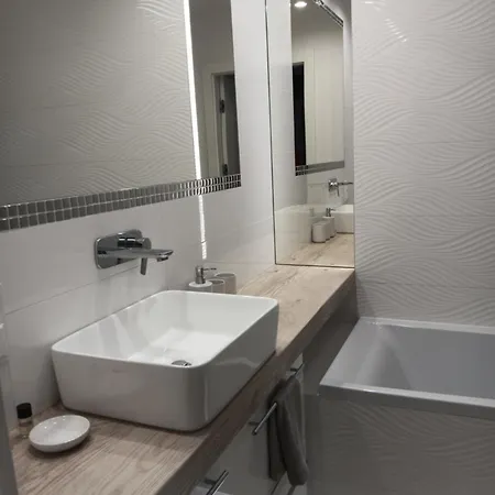 For Rent Bohaterow Getta Warszawskiego Appartement *